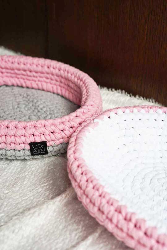 手編みベッド　- ホワイト＆ピンク - Giselle & Momo