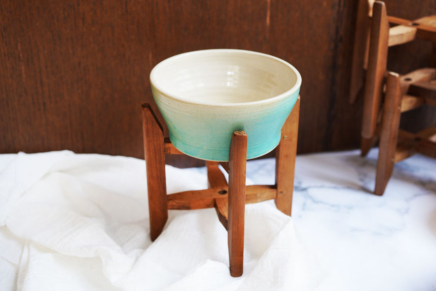 みどりの器と台の写真