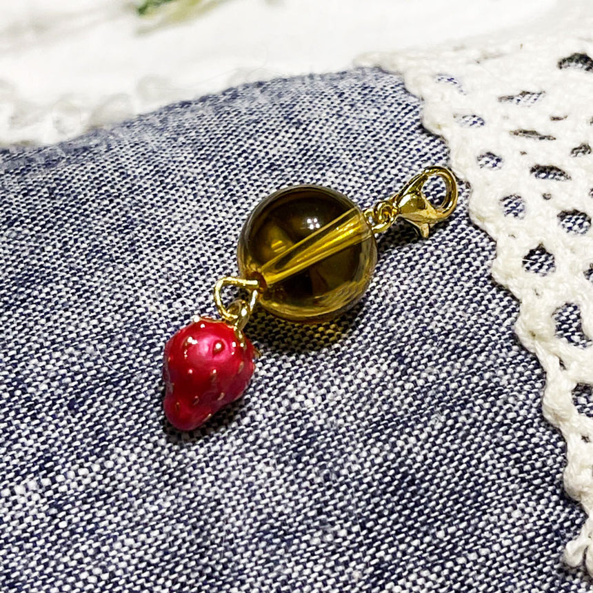 シトリンといちごのチャーム