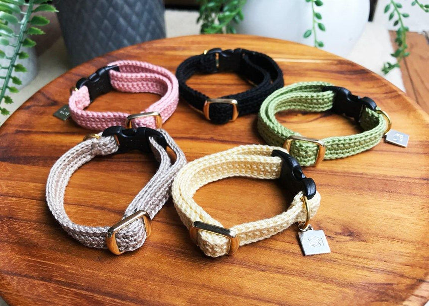 レース編みの首輪 -ブラック - Giselle & Momo