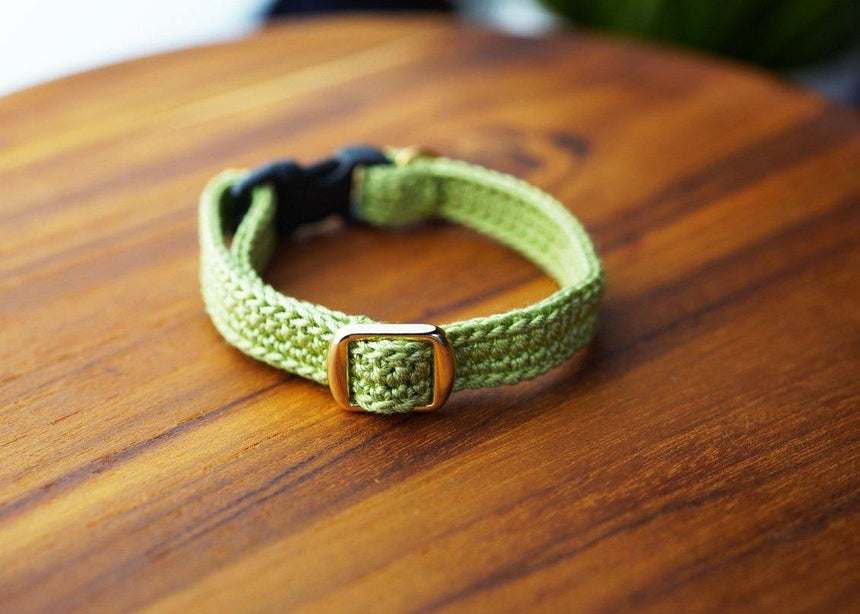 山葵色レース編みの首輪