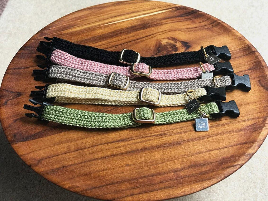 レース編みの首輪 -ブラック - Giselle & Momo