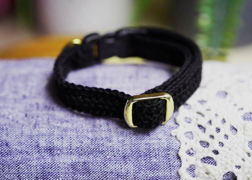 レース編みの首輪 -ブラック - Giselle & Momo