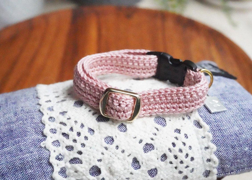 アッシュピンクレース編みの首輪