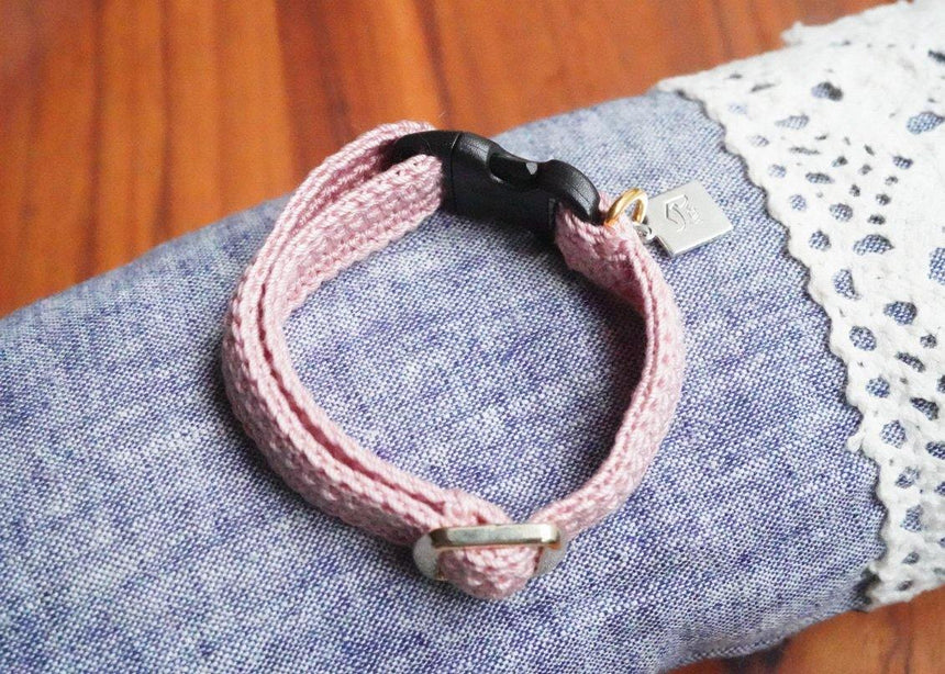 アッシュピンクレース編みの首輪