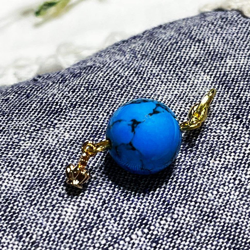 トルコ石と王冠のチャーム - Giselle & Momo